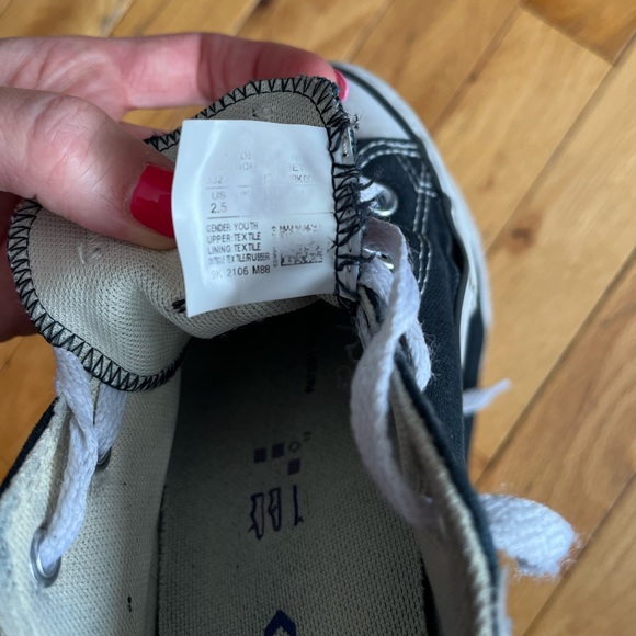 CONVERSE All Star low tops. Youth 2.5. In black and white. GUC - Picture 3 of 8